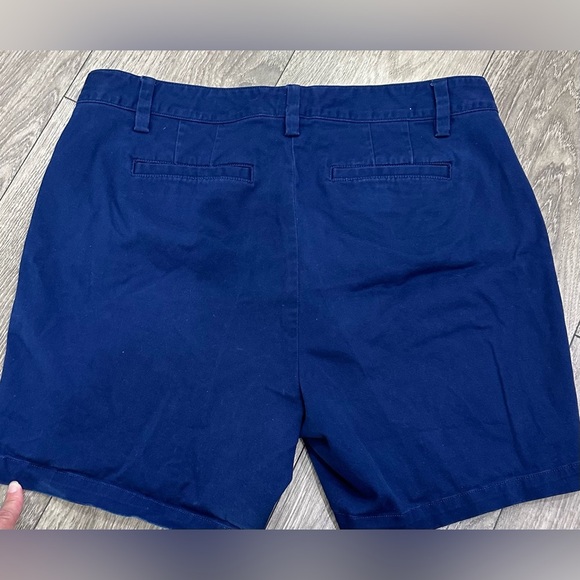 💙Lands' End Navy Blue Mid-Rise Shorts - Size 14 -💙 - Picture 4 of 9